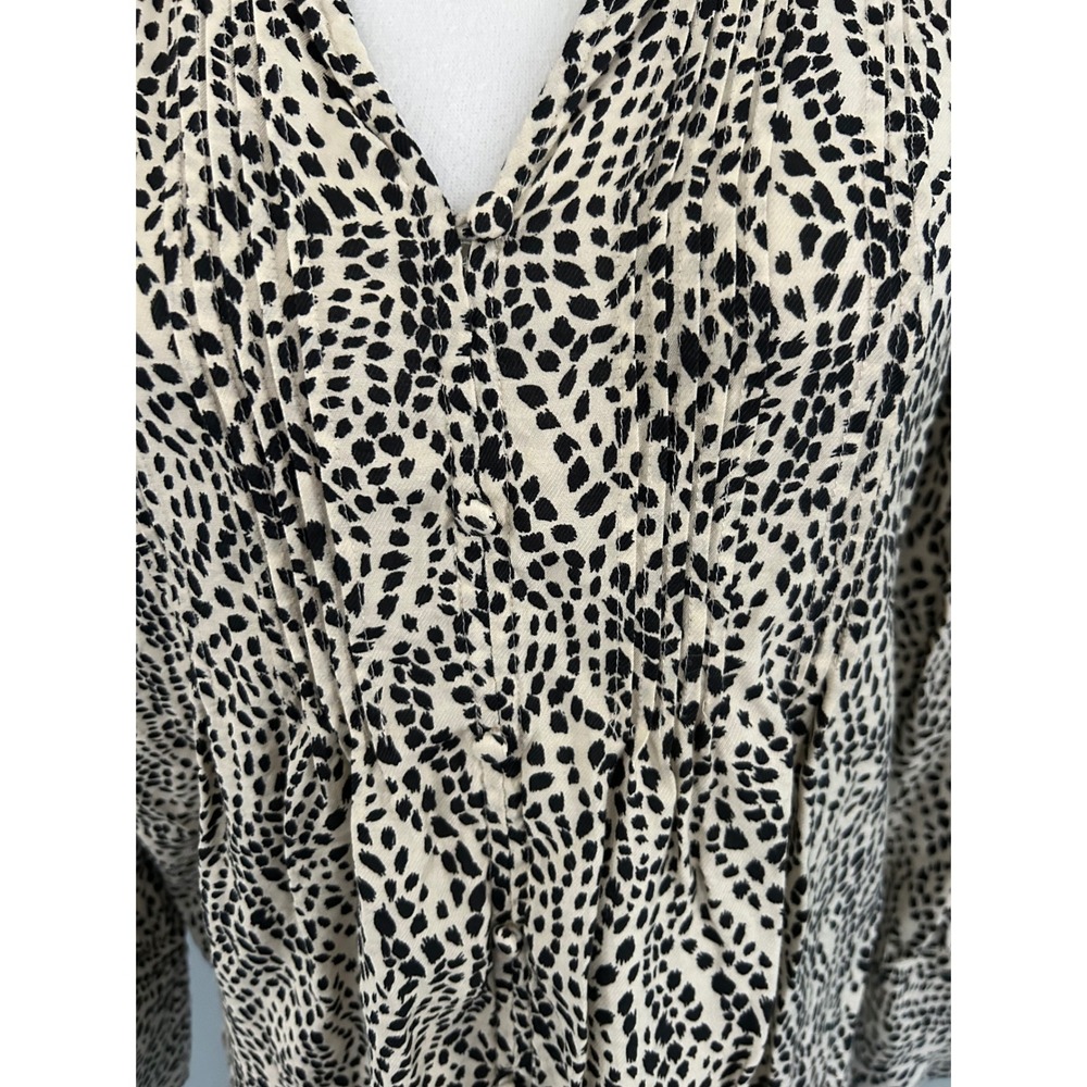 Simply Vera Vera Wang Women XS Animal Print Pintuck Pleated Blouse Black‎ Cream - Picture 2 of 7